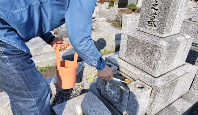 お墓のお掃除